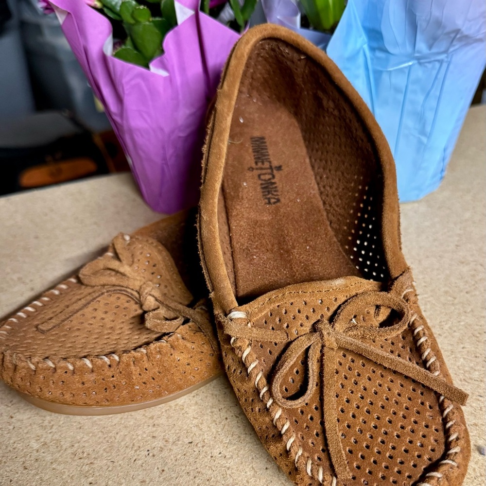 Minnetonka Brown Suede Perforated Moccasin Loafers Size 8.5